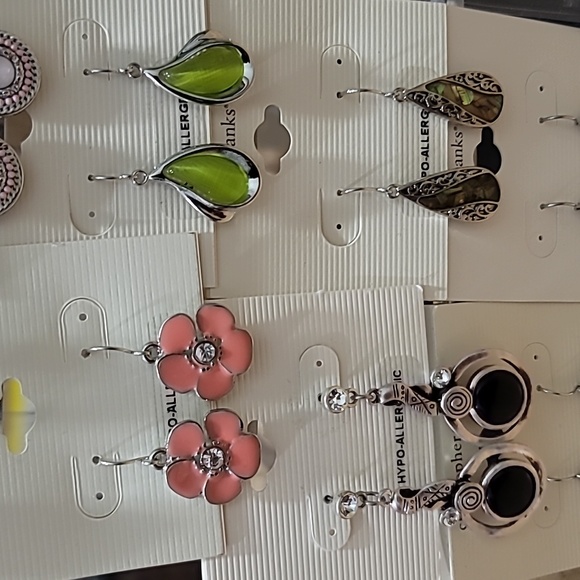 Closet Clear out Sale All 36 Pairs of Earrings Brand new - Picture 8 of 17